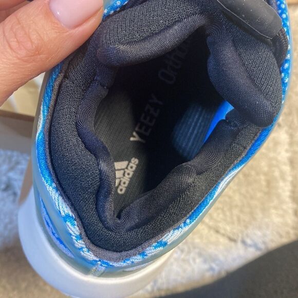 ADIDAS YEEZY 700 V3 ARZARETH - Picture 7 of 11